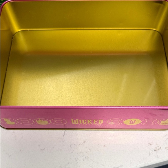 Wicked for good Munchkins Donut Hole Treats Tin. New!!! - Picture 6 of 7